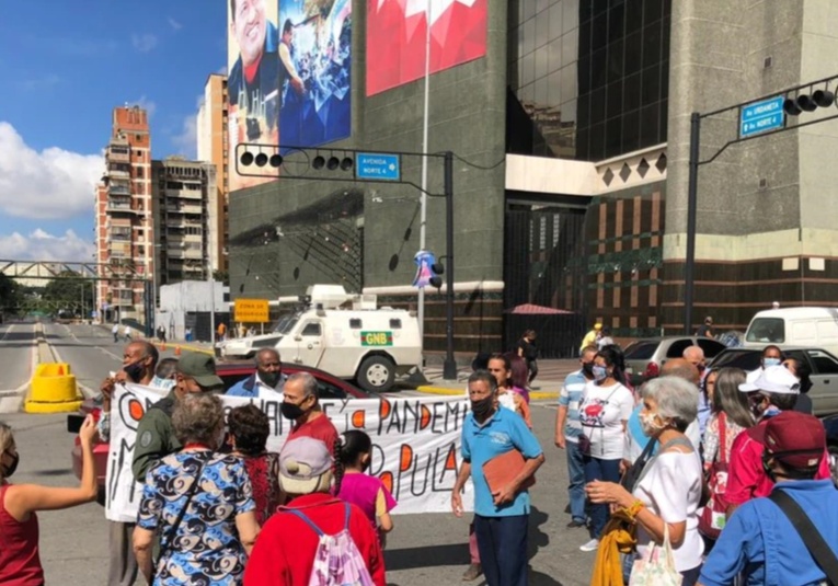 Es un lujo comer proteí­na: la precaria situación de jubilados y pensionados venezolanos es-un-lujo-comer-proteina-la-precaria-situacion-de-jubilados-y-pensionados-venezolanos-123241-123332.jpg