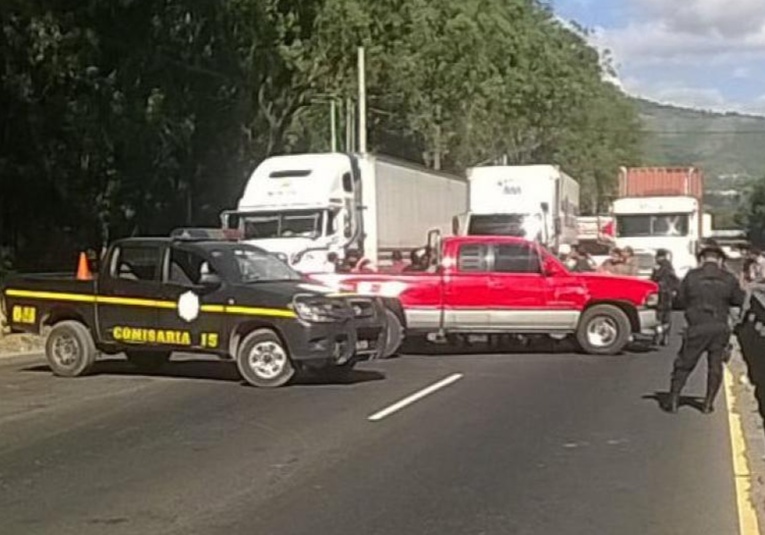 Escasez de Combustible en Occidente de Guatemala por Bloqueo en Puerto Quetzal escasez-de-combustible-en-occidente-de-guatemala-por-bloqueo-en-puerto-quetzal-173229-173338.jpg