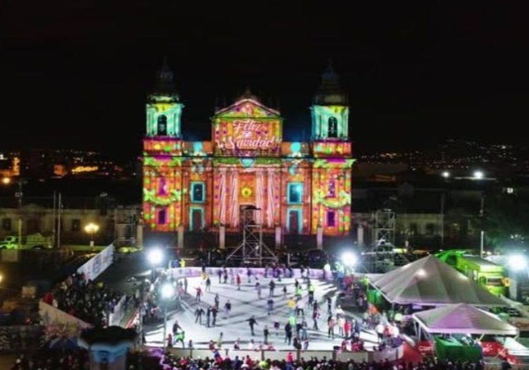 Esta noche será inaugurado el festival navideño en el paseo de la Sexta Avenida esta-noche-ser-inaugurado-el-festival-navideno-en-el-paseo-de-la-sexta-avenida-135543-135619.jpg