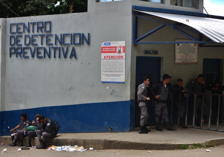 Este lunes se originó un nuevo ataque dentro del preventivo para hombres de la zona 18 este-lunes-se-origino-un-nuevo-ataque-dentro-del-preventivo-para-hombres-de-la-zona-18-190648-190834.jpg