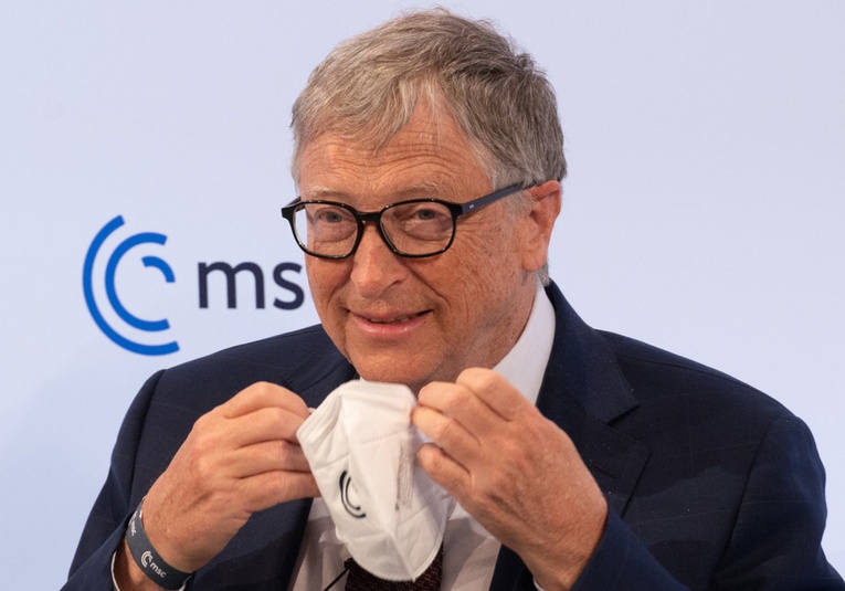 'Estoy deseoso de saber dónde está todo el mundo': Bill Gates bromea sobre el seguimiento de personas vacunadas