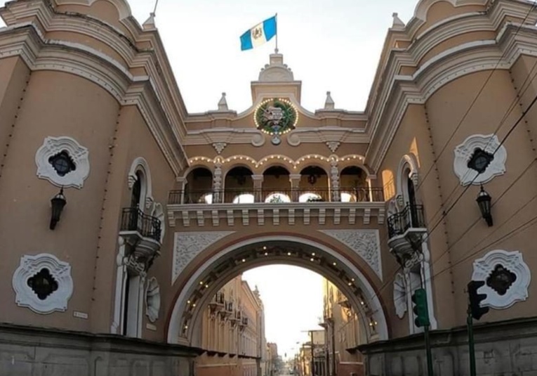 Estudiantes, artistas y docentes marchan hacia el Palacio Nacional exigiendo diálogo para evitar desalojo estudiantes-artistas-y-docentes-marchan-hacia-el-palacio-nacional-exigiendo-di-logo-para-evitar-desalojo-172417-172422.jpg