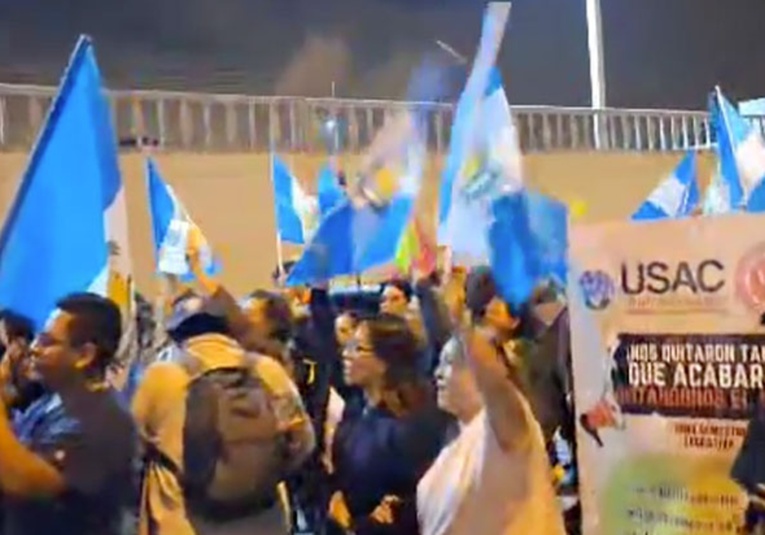 Estudiantes de la USAC expresan solidaridad con manifestantes en caravana nocturna estudiantes-de-la-usac-expresan-solidaridad-con-manifestantes-en-caravana-nocturna-135038-135424.jpg