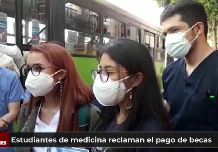 Estudiantes de medicina reclaman el pago de becas estudiantes-de-medicina-reclaman-el-pago-de-becas-152028-152132.png