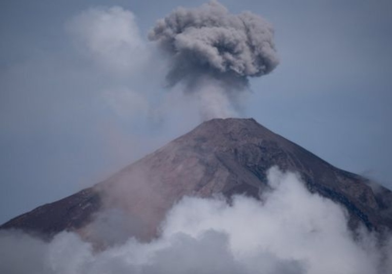 Evacuados por actividad del Volcán de Fuego continúan sin poder regresar a sus hogares