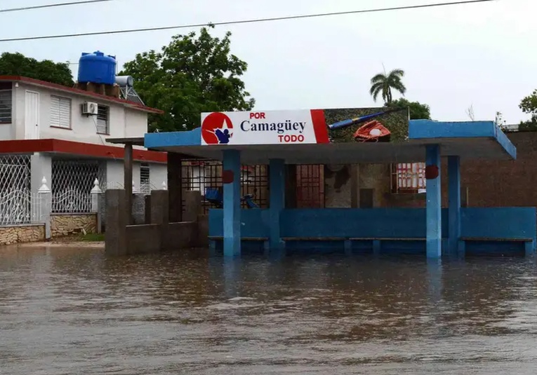 Evacúan a miles en el este de Cuba tras fuertes lluvias evacuan-a-miles-en-el-este-de-cuba-tras-fuertes-lluvias-182524-182540.jpg