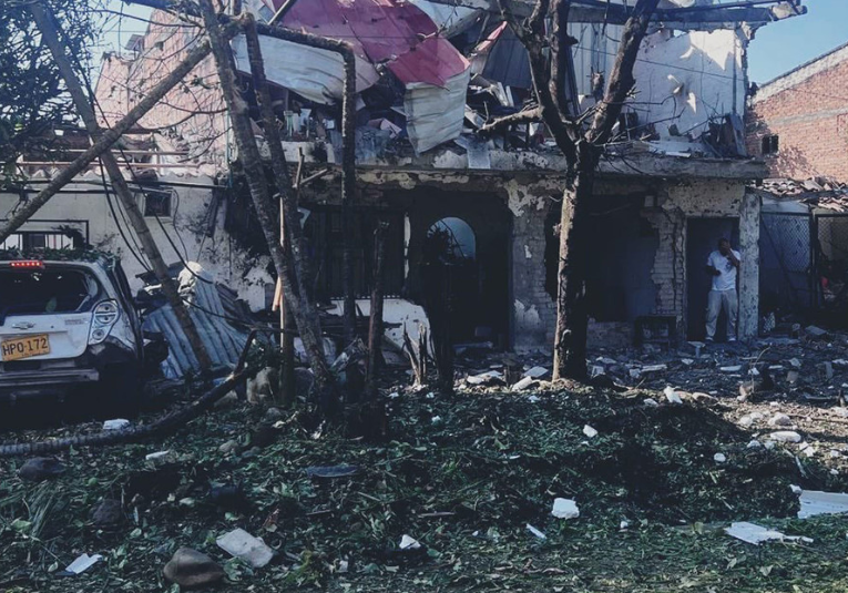 Explosión terrorista: Al menos 10 heridos por la detonación de un carro bomba en Colombia explosion-terrorista-al-menos-10-heridos-por-la-detonacion-de-un-carro-bomba-en-colombia-092406-092420.png
