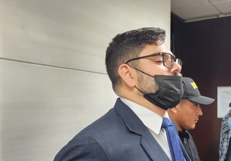 Exviceministro de Salud se entrega a la justicia tras señalamientos por desfalco millonario exviceministro-de-hospitales-se-entrega-a-la-justicia-por-q-67-9-millones-134730-134737.jpg
