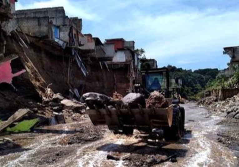 Familias afectadas en Villa Hermosa rechazan traslado a albergues tras crecida de río. familias-afectadas-en-villa-hermosa-rechazan-traslado-a-albergues-tras-crecida-de-rio-182238-182442.jpg