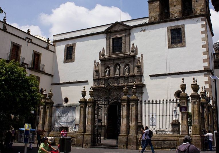 Fieles católicos abarrotan el templo de La Merced para honrar a San Judas Tadeo fieles-catolicos-abarrotan-el-templo-de-la-merced-para-honrar-a-san-judas-tadeo-180000-180039.jpg