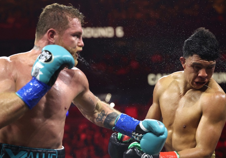 Fin al invicto de Munguía: 'Canelo' Álvarez defiende su campeonato de los supermedianos