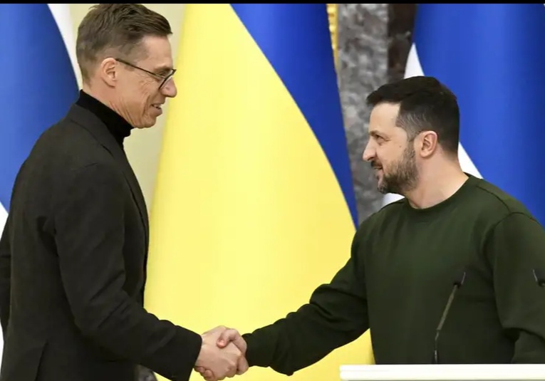 Finlandia y Ucrania firman acuerdo de seguridad a 10 años