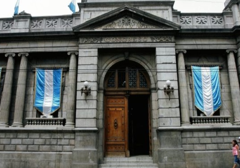Fuerte despliegue de seguridad rodea el Congreso de la República ante sesión clave fuerte-despliegue-de-seguridad-rodea-el-congreso-de-la-republica-ante-sesion-clave-125319-125326.jpg