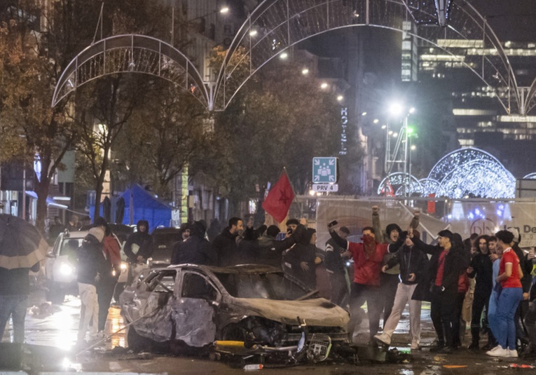 Fuertes disturbios en Bruselas tras el partido entre Bélgica y Marruecos en el Mundial fuertes-disturbios-en-bruselas-tras-el-partido-entre-belgica-y-marruecos-en-el-mundial-170217-170234.jpg