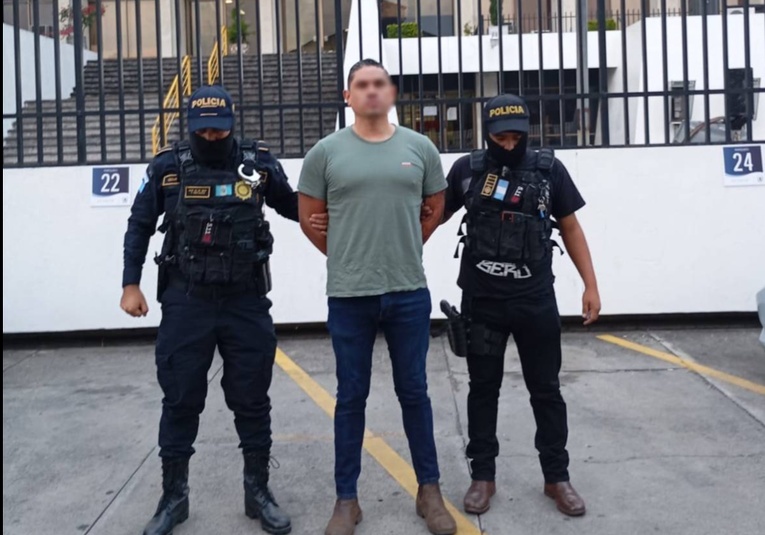 Fuerzas de seguridad capturan a Carlos García Rubio, acusado de homicidio fuerzas-de-seguridad-capturan-a-carlos-garcia-rubio-acusado-de-homicidio-133911-133915.jpg