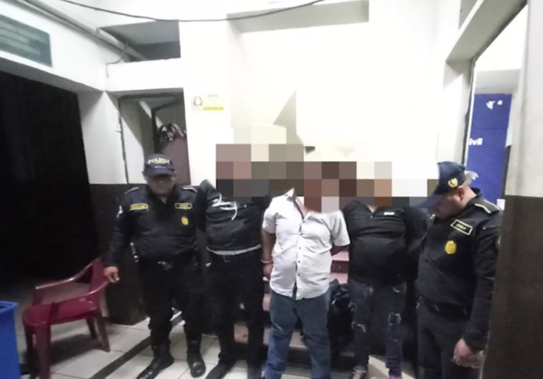 Fuerzas de seguridad capturan a coyotes que transportaban a 139 migrantes fuerzas-de-seguridad-capturan-a-coyotes-que-transportaban-a-139-migrantes-190432-190436.png