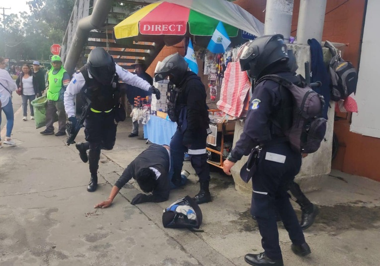 Fuerzas de seguridad capturan a dos presuntos asaltantes en Mixco, sumando un Total de 4 detenciones fuerzas-de-seguridad-capturan-a-dos-presuntos-asaltantes-en-mixco-sumando-un-total-de-4-detenciones-124330-124412.jpg