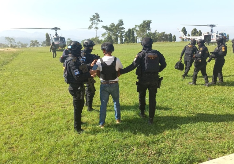 Fuerzas de seguridad capturan a una de las 100 personas mas buscadas en Guatemala fuerzas-de-seguridad-capturan-a-una-de-las-100-personas-mas-buscadas-en-guatemala-155510-155703.jpg