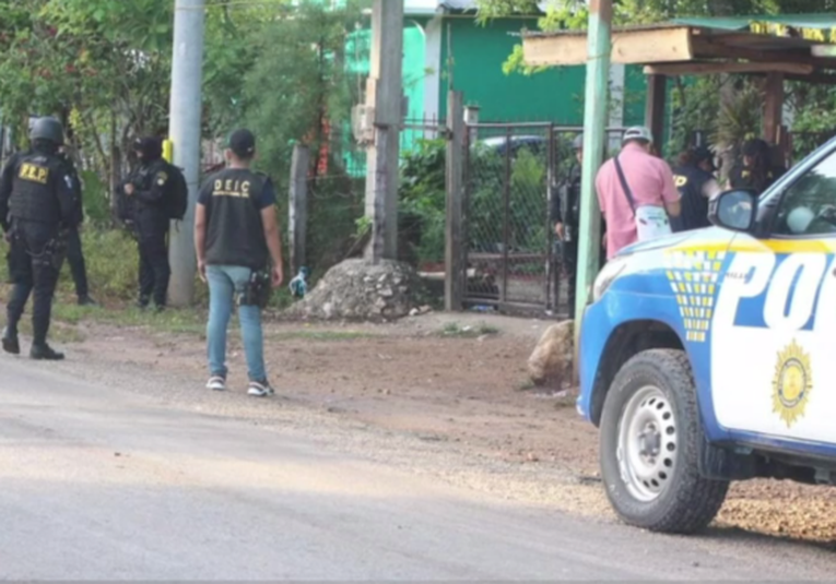 Fuerzas de seguridad desarticulan organización de narcotráfico en Petén fuerzas-de-seguridad-desarticulan-organizacion-de-narcotr-fico-en-peten-190031-190146.png