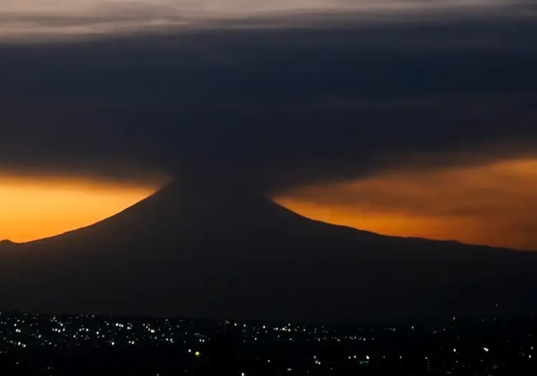 Fumarolas del volcán Popocatépetl afectan vuelos en México fumarolas-del-volc-n-popocatepetl-afectan-vuelos-en-mexico-094343-094357.jpg