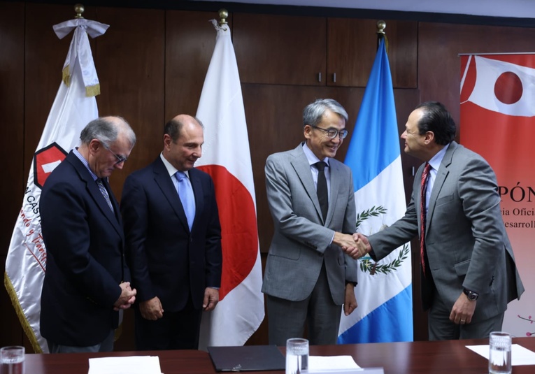Fundación Castillo Córdoba y embajada de Japón firman convenio para remozar 4 escuelas en Huehuetenago fundacion-castillo-cordoba-y-embajada-de-japon-firman-convenio-para-remozar-4-escuelas-en-huehuetenago-191249-191445.jpg