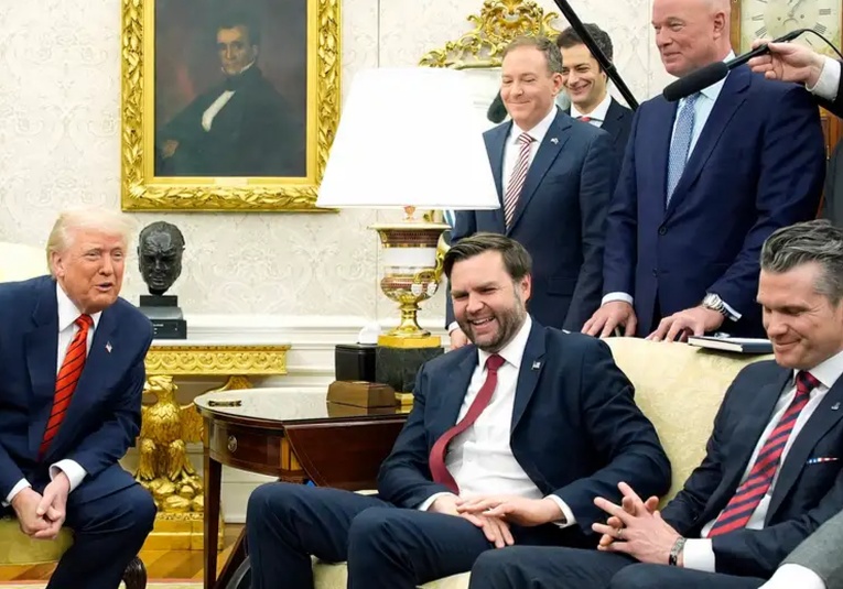 Gobierno de Trump revela a periodista plan de ataque a Yemen gobierno-de-trump-revela-a-periodista-plan-de-ataque-a-yemen-182507-182528.jpg