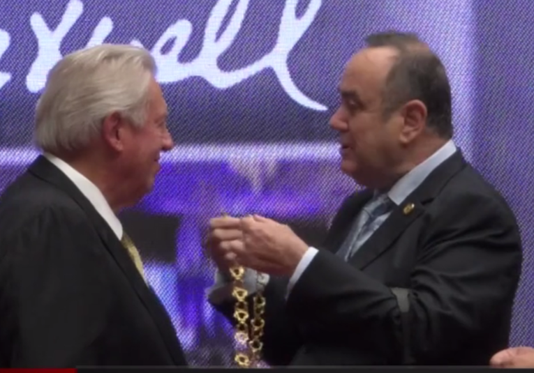 Gobierno rinde homenaje al escritor estadounidense John Maxwell gobierno-rinde-homenaje-al-escritor-estadounidense-john-maxwell-152607-152636.png