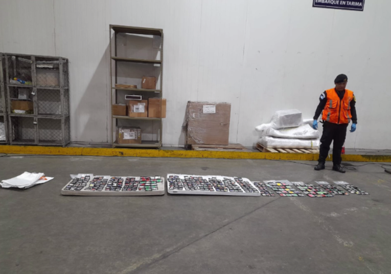 Golpe al tráfico de drogas: Antinarcóticos descubren envío de cocaína en llaveros golpe-al-tr-fico-de-drogas-antinarcoticos-descubren-envio-de-cocaina-en-llaveros-161553-161633.png