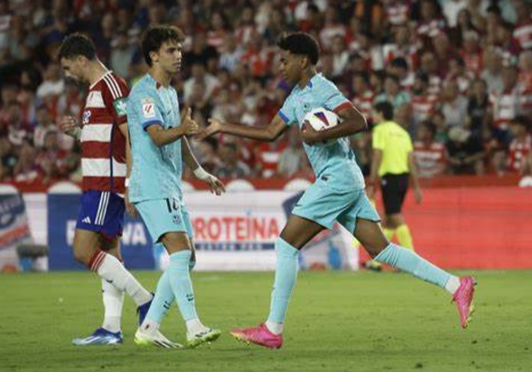 Granada 2-2 Barcelona El de Bryan Zaragoza deslumbra a un Barça que rozó la remontada.