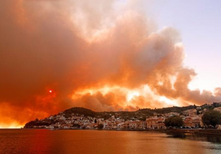 Grecia lucha contra gran incendio en medio de ola de calor grecia-lucha-contra-gran-incendio-en-medio-de-ola-de-calor-105339-105346.jpg
