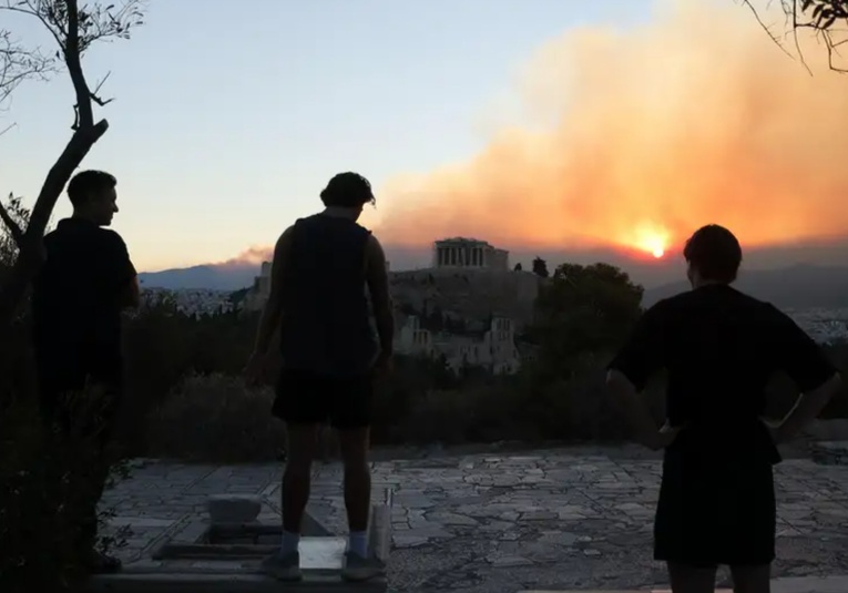 Grecia: Mega incendio a las puertas de Atenas grecia-mega-incendio-a-las-puertas-de-atenas-094835-094908.jpg