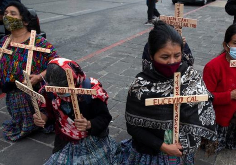 Guatemala realiza masivo entierro de ví­ctimas de la guerra civil guatemala-realiza-masivo-entierro-de-victimas-de-la-guerra-civil-083056-083150.jpg