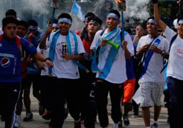 Guatemaltecos encienden antorchas y recorren la ciudad en celebración de la Independencia guatemaltecos-encienden-antorchas-y-recorren-la-ciudad-en-celebracion-de-la-independencia-151038-151157.jpg