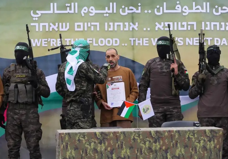 Hamás libera a tres rehenes israelíes en Gaza ham-s-libera-a-tres-rehenes-israelies-en-gaza-075541-075603.jpg