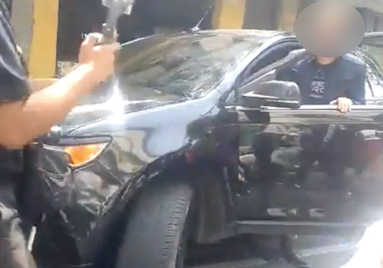 Hombre enfurecido arremete contra manifestantes de la marcha 8M  hombre-enfurecido-arremete-contra-mujeres-en-la-marcha-8m-123716-123754.jpg