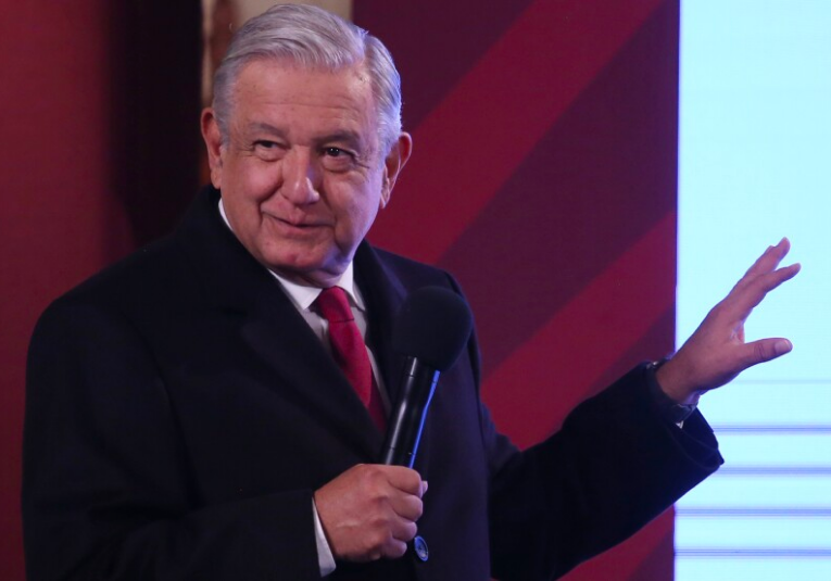 slide Hospitalizan a López Obrador para una revisión médica de rutina.