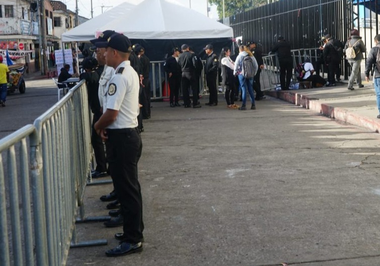 Implementada valla metálica en el frontispicio del MP implementada-valla-met-lica-en-el-frontispicio-del-mp-122429-122739.jpg