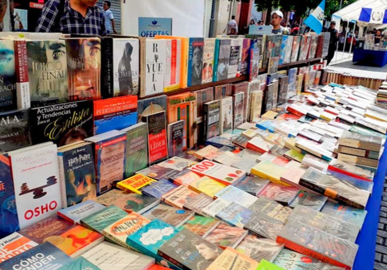 Inauguran la tradicional Feria del Libro