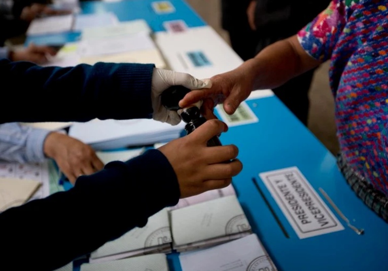 Incidentes en municipios: vecinos acusan de acarreo de votantes en favor de un candidato incidentes-en-municipios-vecinos-acusan-de-acarreo-de-votantes-en-favor-de-un-candidato-073208-073324.jpg