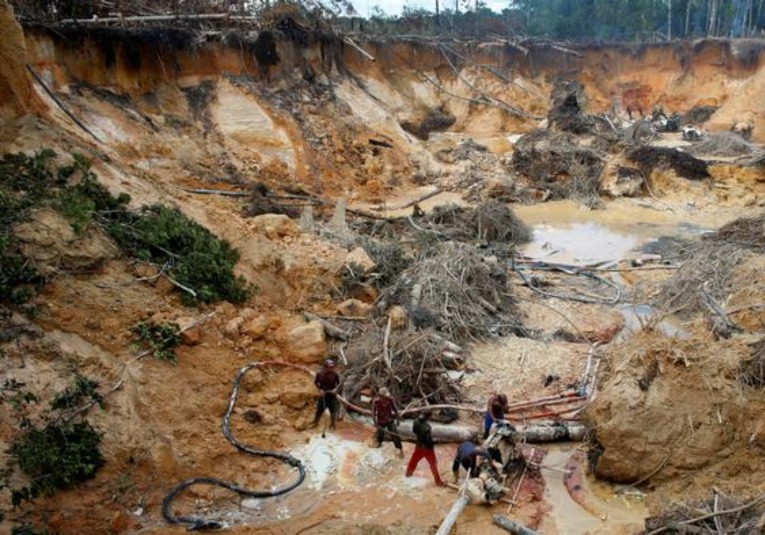 Indí­genas venezolanos denuncian que mineros de Brasil invaden su territorio indigenas-venezolanos-denuncian-que-mineros-de-brasil-invaden-su-territorio-090624-090648.jpg