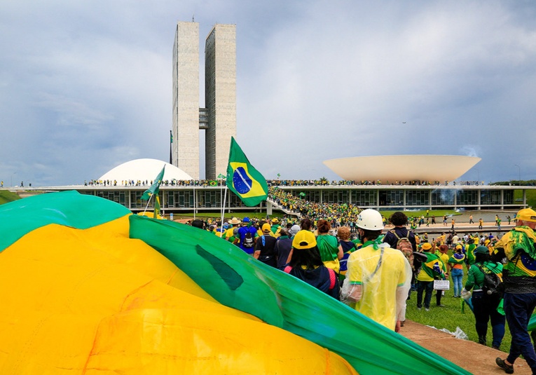  Inicia el primer juicio por los ataques bolsonaristas en Brasilia inicia-el-primer-juicio-por-los-ataques-bolsonaristas-en-brasilia-141659-141756.jpg