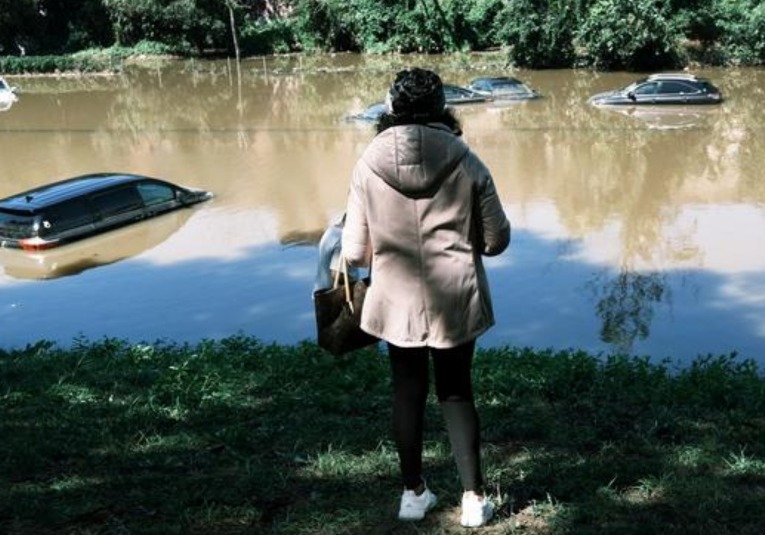 Inundaciones dejan al menos 46 muertos en Estados Unidos inundaciones-dejan-al-menos-46-muertos-en-estados-unidos-082459-082610.jpg