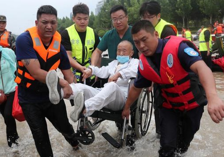 Inundaciones en China dejan casi 100 muertos inundaciones-en-china-dejan-casi-100-muertos-094113-094141.jpg