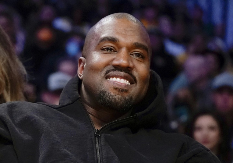 Inversores de Adidas demandan a la compañí­a que financian por la colaboración con Kanye West
