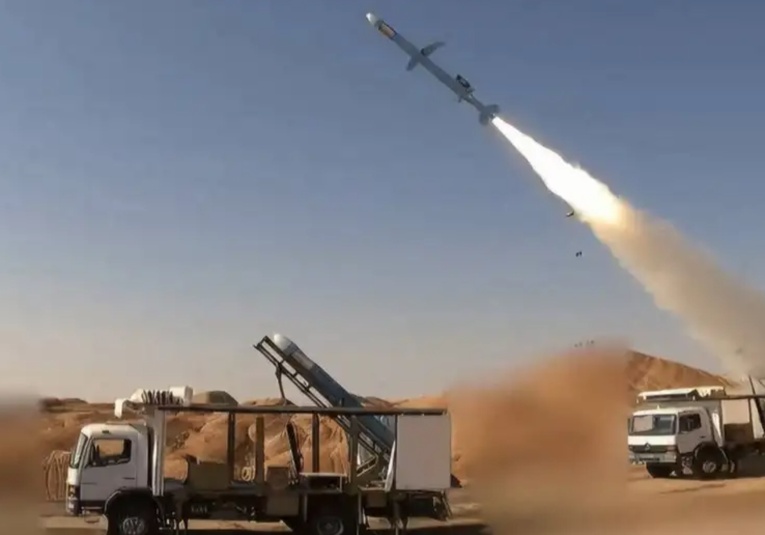 Irán revela nuevo misil balístico en una muestra de fuerza ir-n-revela-nuevo-misil-balistico-en-una-muestra-de-fuerza-095240-095253.jpg