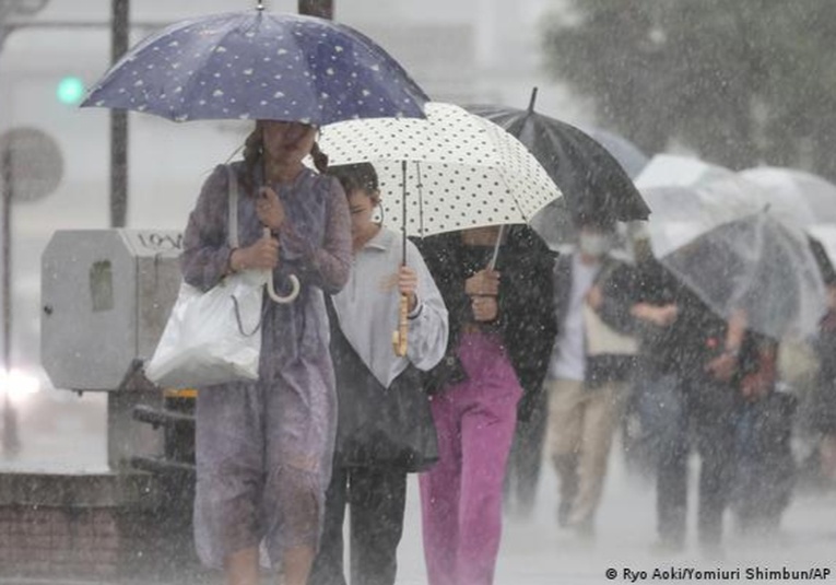 Japón: lluvias torrenciales dejan heridos y miles de evacuados japon-lluvias-torrenciales-dejan-heridos-y-miles-de-evacuados-102202-102243.jpg