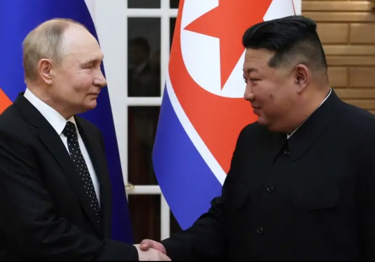 Kim Jong-un firma con Vladimir Putin un acuerdo estratégico