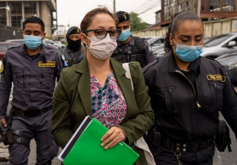La exfiscal Virginia Laparra cumple un año en prisión la-exfiscal-virginia-laparra-cumple-un-ano-en-prision-144547-144620.jpg
