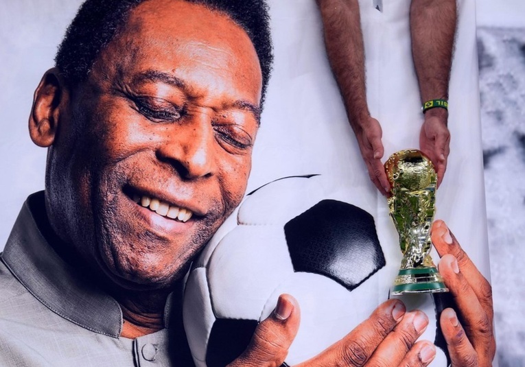 La FIFA pide a las federaciones guardar un minuto de silencio antes de los partidos en honor a Pelé la-fifa-pide-a-las-federaciones-guardar-un-minuto-de-silencio-antes-de-los-partidos-en-honor-a-pele-193431-193448.jpg