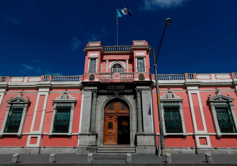La misión de observación de la UE cuestionó las solicitudes de antejuicio contra 3 magistrados del TSE la-mision-de-observacion-de-la-ue-cuestiono-las-solicitudes-de-antejuicio-contra-3-magistrados-del-tse-153501-153617.jpg